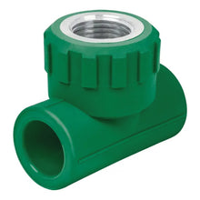 Cargar imagen en el visor de la galería, TEE ROSCA CENTRAL HEMBRA PP-R 20MM 1/2 VERDEPLUS TERMOFUSIONABLE